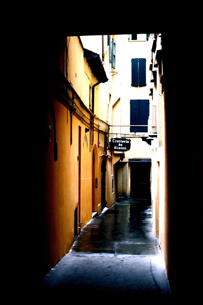 bologna alleyway rain