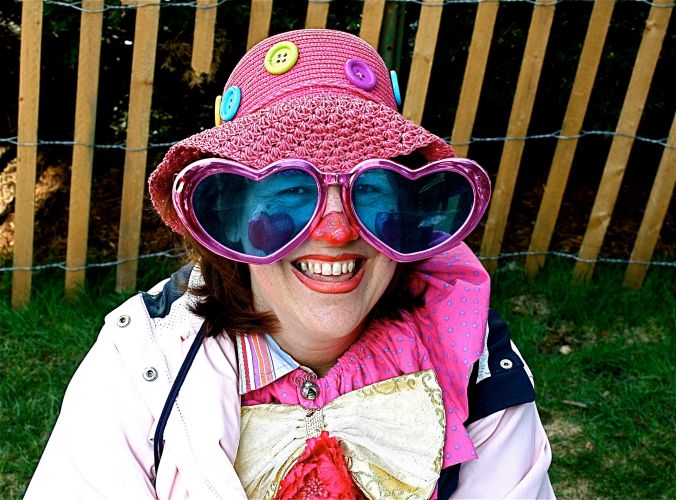 boston marathon audience lady in the heart shaped sunglasses