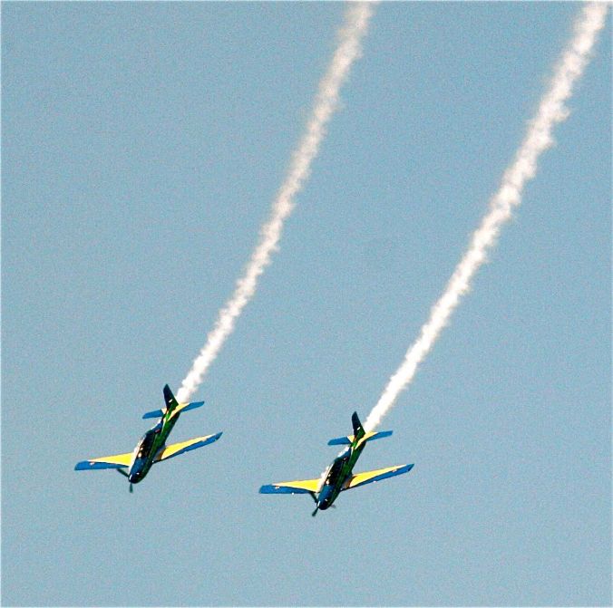 portsmouth air show august 29 brazilian air force planes downward pair