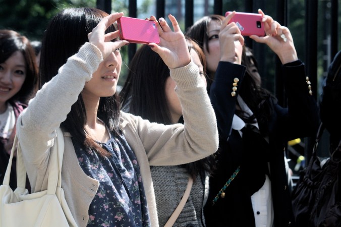 boston common japanese girls with cell phone cameras