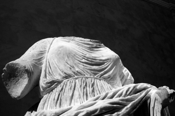 new york city metropolitan museum of art statue no head