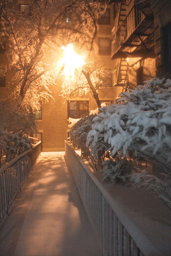boston snow storm february 8 blizzard nemo snow rails
