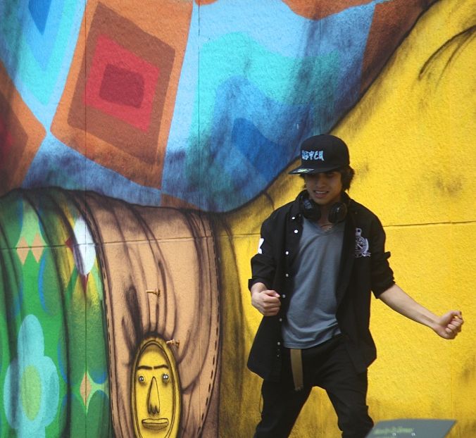 boston greenway os gemeos mural man performing 6