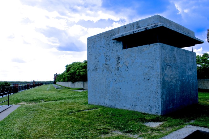 bosto georges island fort warren blue house 2