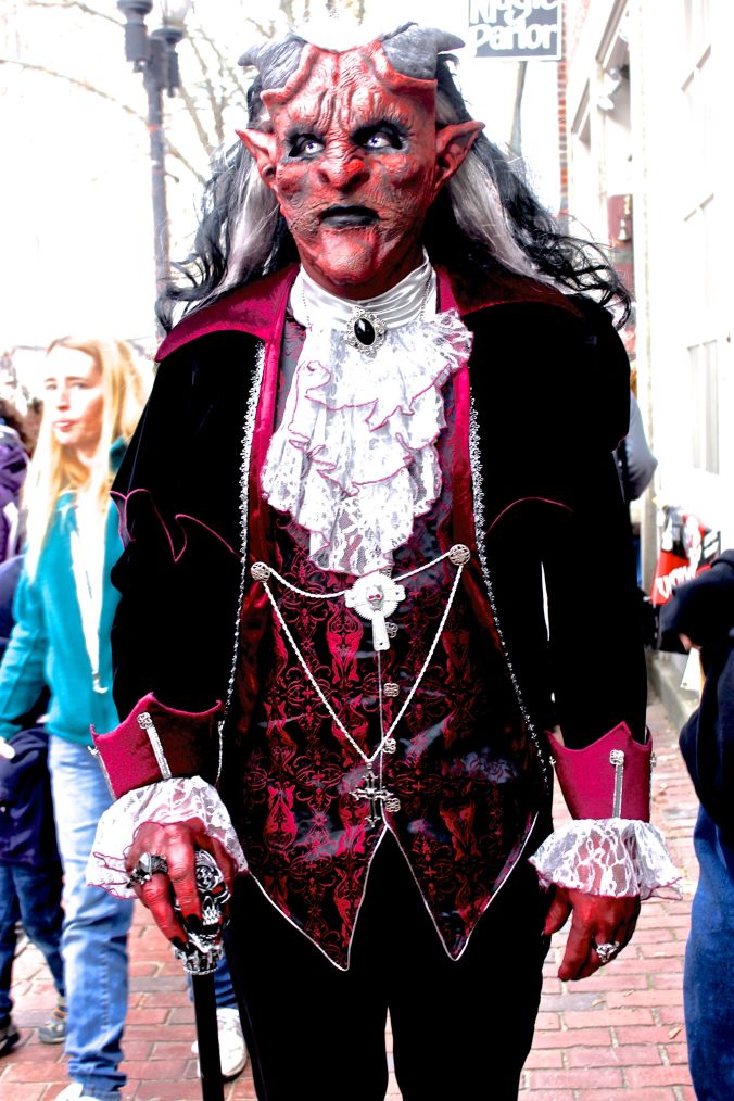 salem halloween 2013 man in red scary mask