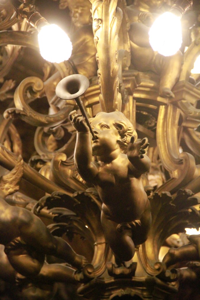 newport marble house chandelier angels 2