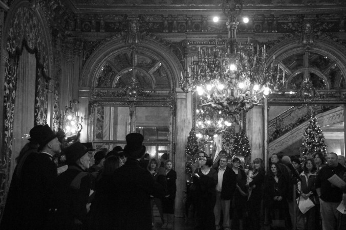 newport marble house gold room carolers 2