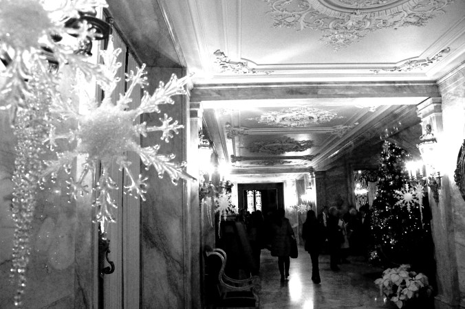 newport marble house hallway snow flake