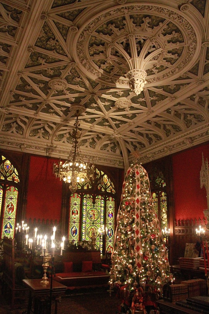 newport marble house living room vaulted ceiling