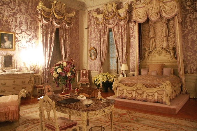newport marble house pink bedroom