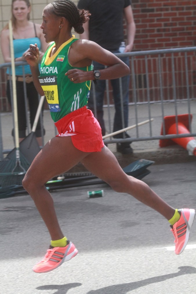 boston marathon april 21 beacon street elite runners yeshi esayias 2