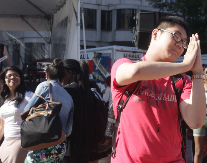 boston scooper bowl man performing 5