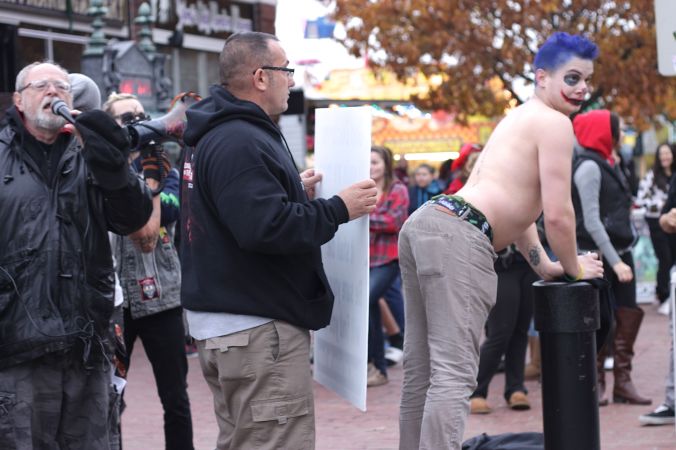 salem halloween october 31 2014 protesters against halloween and hecklers