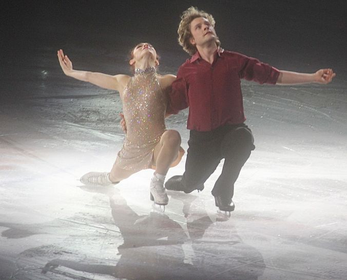 providence dunkin donuts center stars on ice march 14 charlie white meryl davis 4