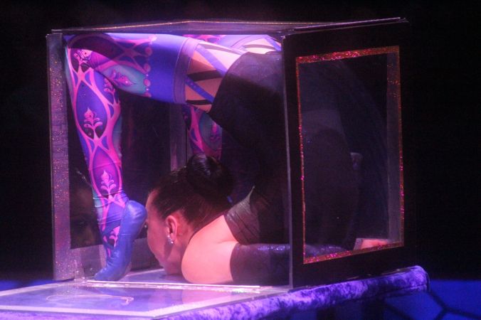 boston big apple circus performance april 29 2015 acrobat in box