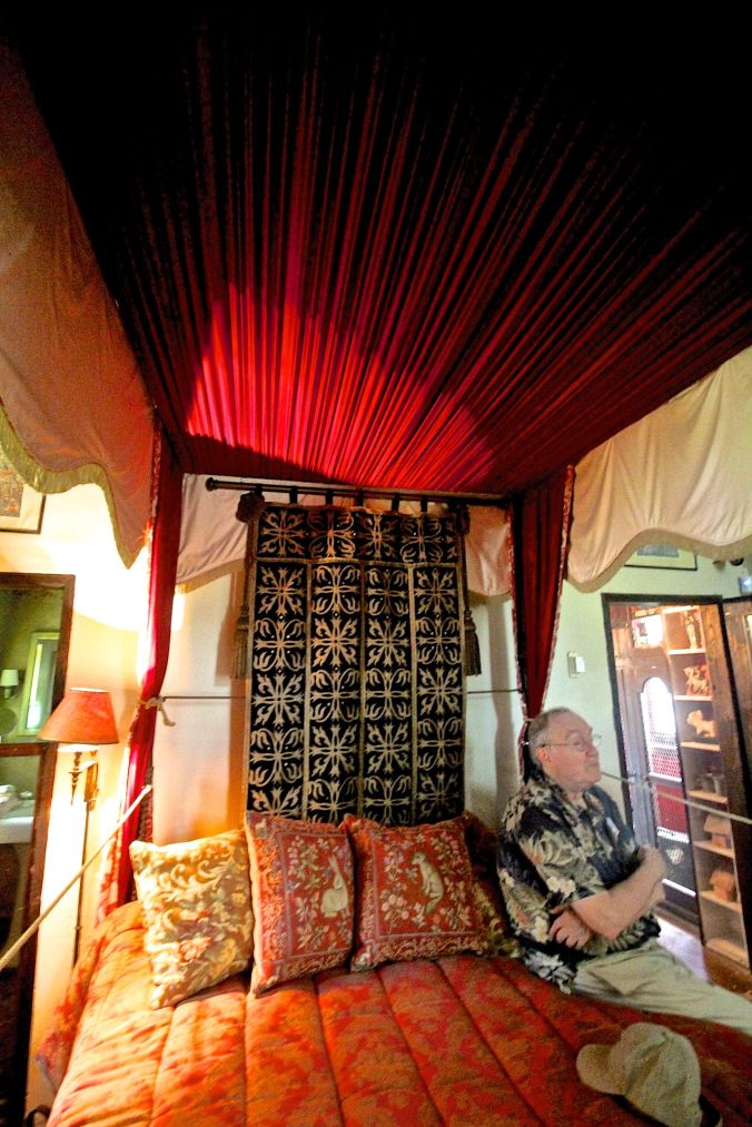 gloucester hammond castle interior red bedroom with guide