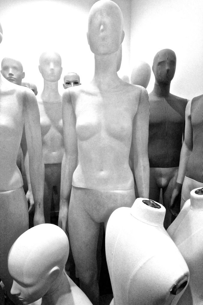 boston h&amp;m store downtown crossing mannequins 3