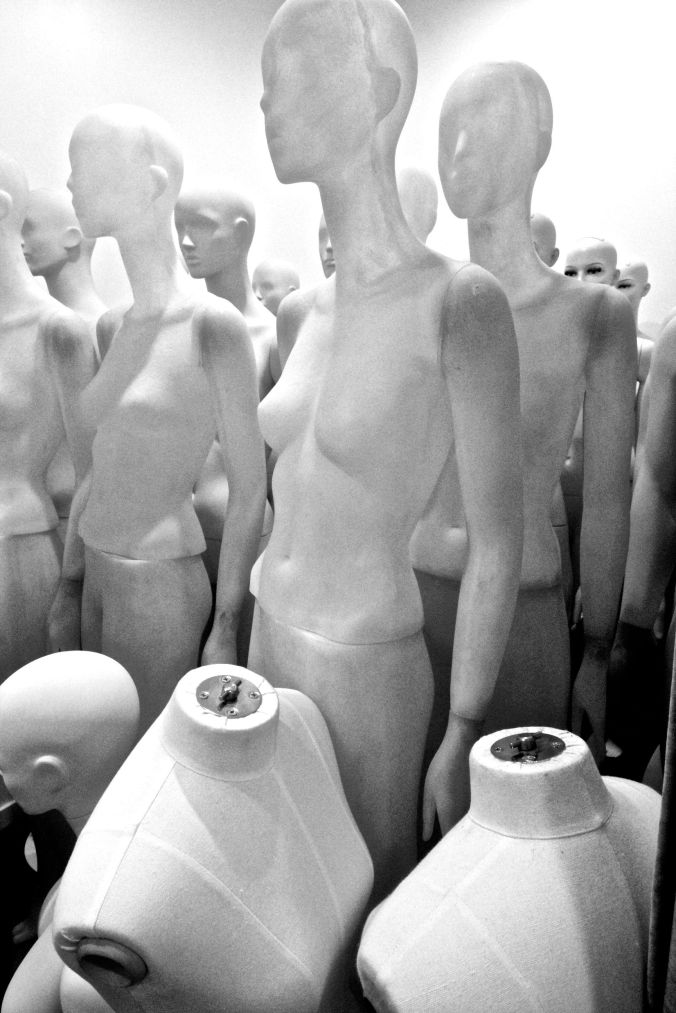 boston h&amp;m store downtown crossing mannequins 8