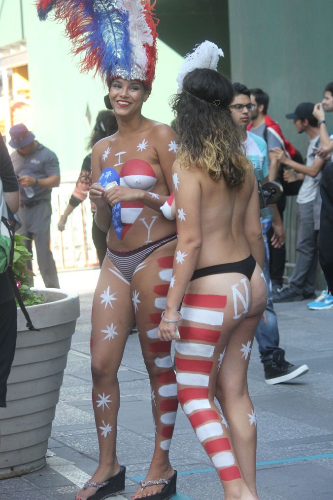 new-york-city-september-4-2016-times-square-naked-women-5