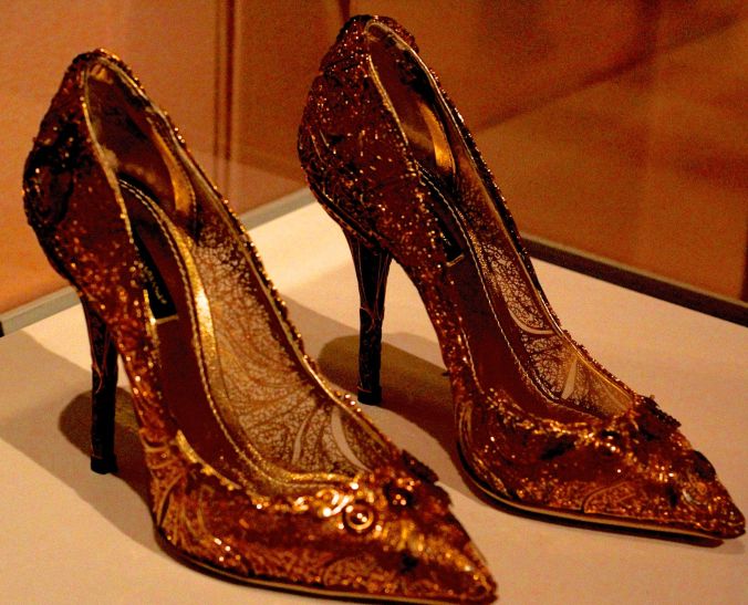 salem-peabody-essex-shoe-exhibit-10