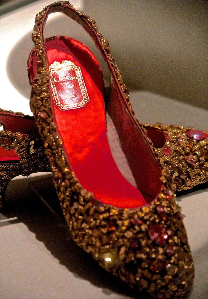 salem-peabody-essex-shoe-exhibit-14