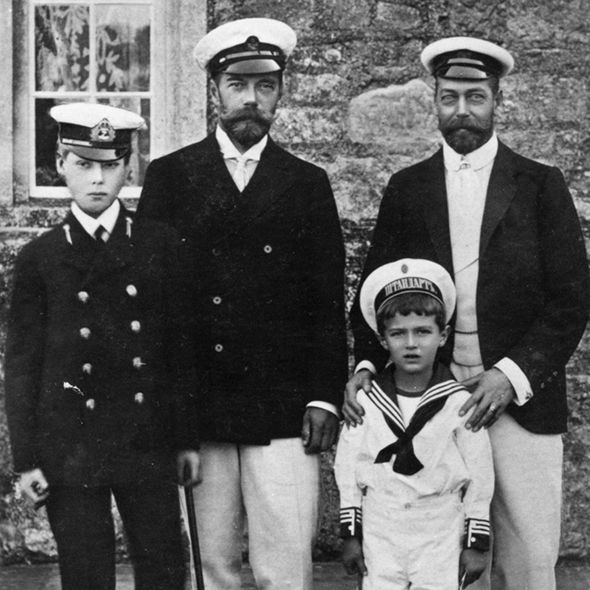 King-George-V-and-Tsar-Nicholas-II-with-their-sons-1120934